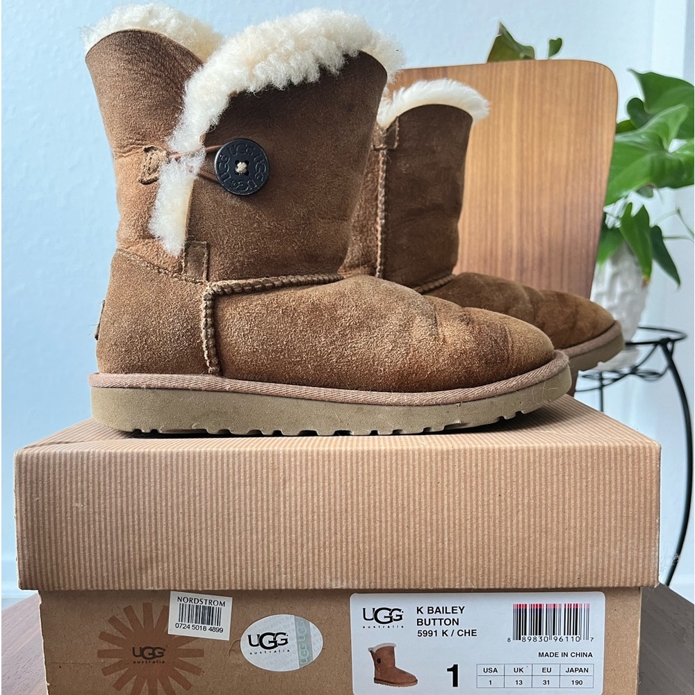 UGG Australia Bailey Button 5991Y Sheepskin Chestnut Brown
